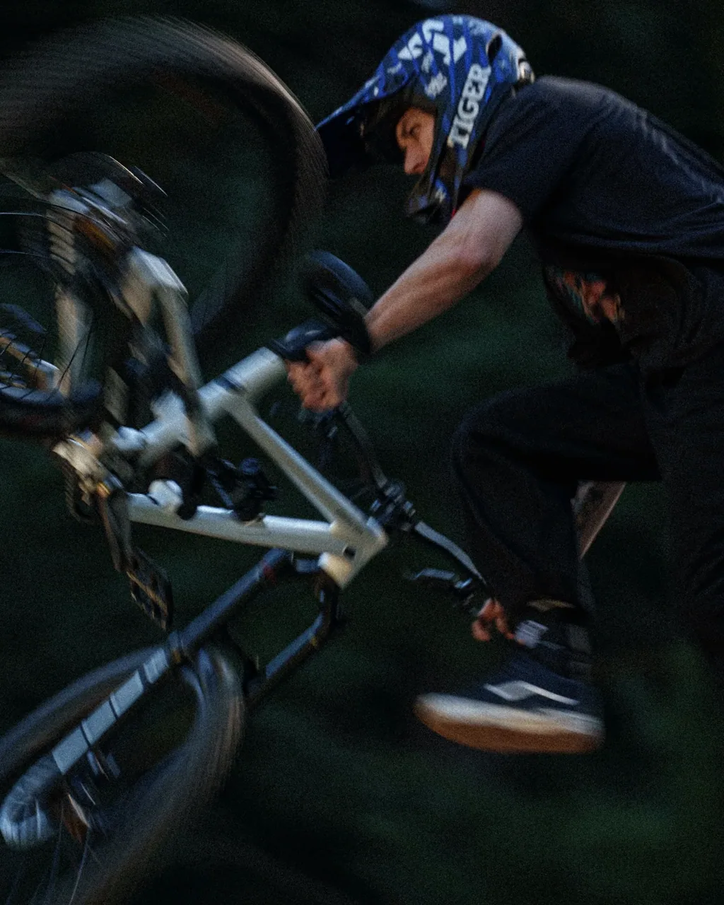 ALUGEAR × Dawid Czekaj